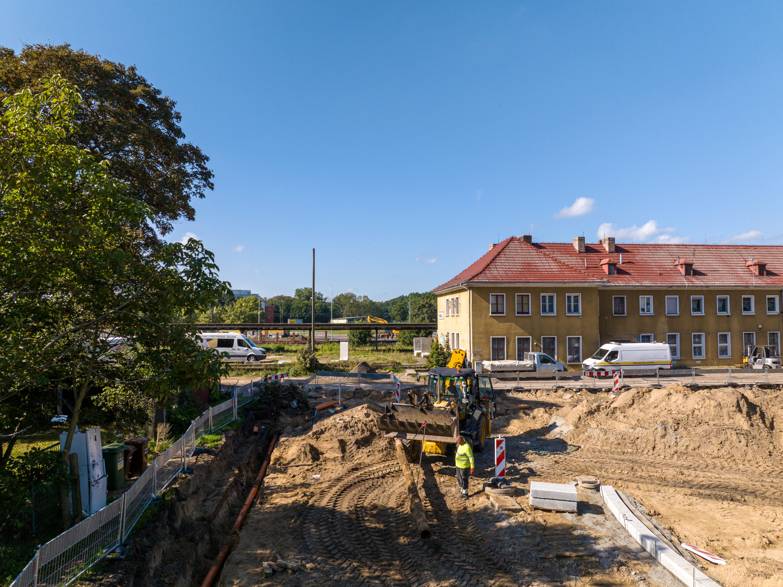 DJI_0250 Police_stacja_perony_i_kladki_uklad_torowy (Pen 6)
